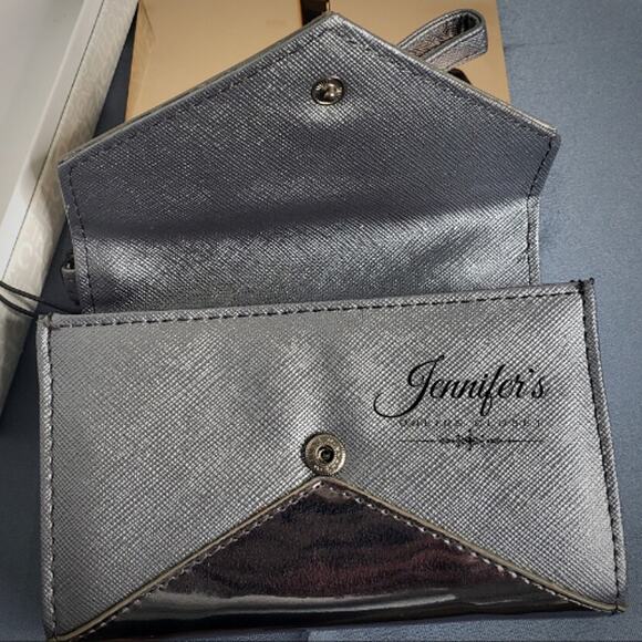 Kenneth Cole Reaction NWT Silver Device Wallet - Picture 3 of 11